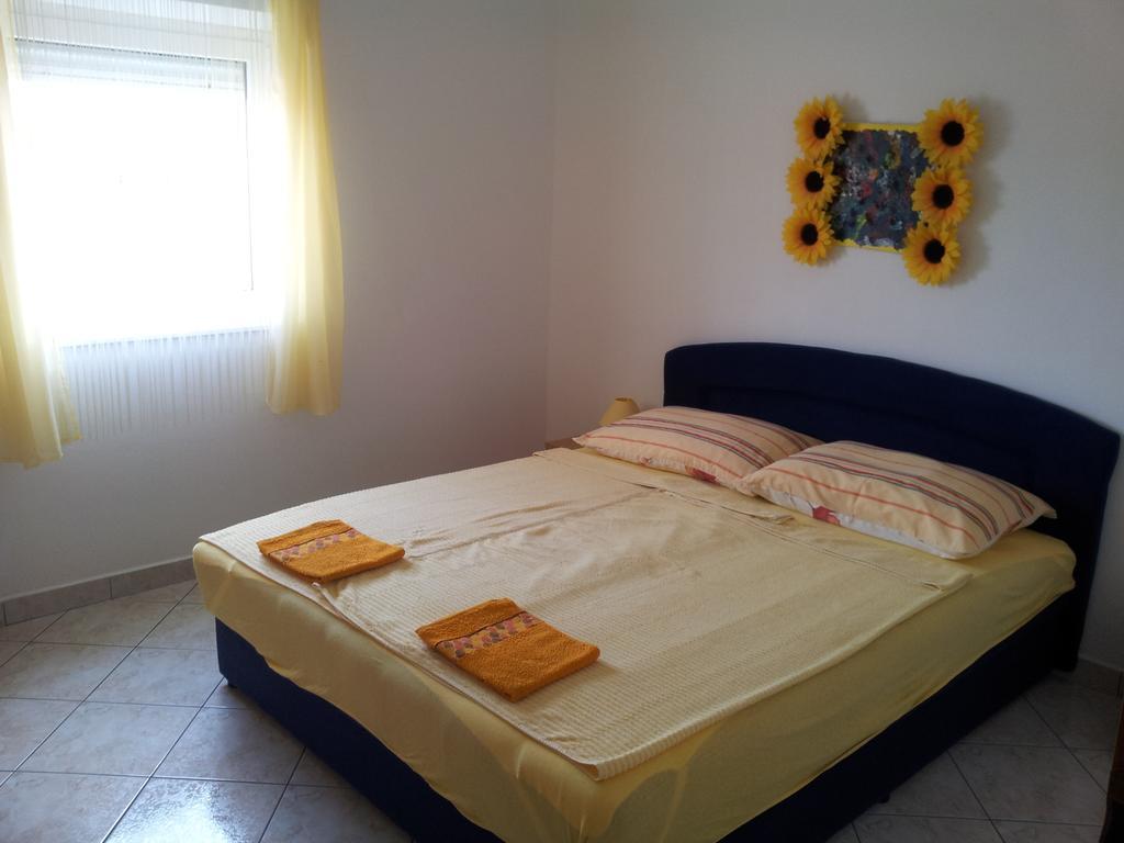 Apartments Vila Ana Vir Room photo